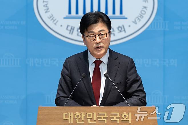 김종혁 전 국민의힘 최고위원이 12일 서울 여의도 국회 소통관에서 당 중앙윤리위원회 규탄 기자회견을 하고 있다. 2026.2.12 ⓒ 뉴스1 이승배 기자