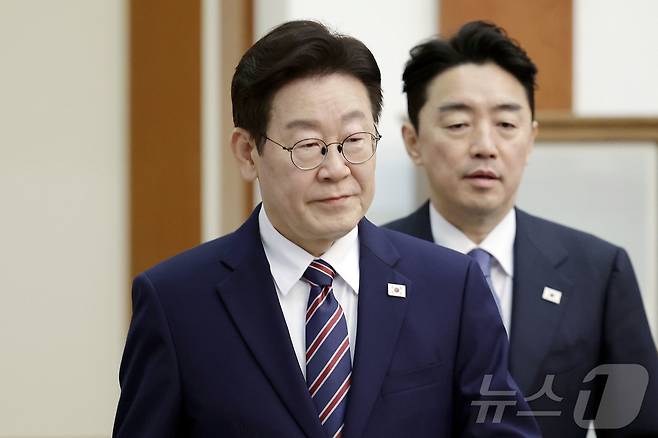 이재명 대통령이 12일 청와대에서 열린 수석보좌관회의에 입장하고 있다. 2026.2.12 ⓒ 뉴스1 허경 기자