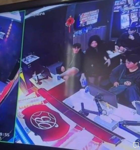 대만 스프링캠프를 떠난 롯데 자이언츠 선수들이 12일 현지 불법 도박장을 출입한 것으로 확인됐다. (온라인 커뮤니티 캡처)