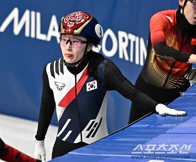 13일(한국시간) 이탈리아 밀라노 아이스스케이팅 아레나에서 쇼트트랙 여자 500m 준결승이 열렸다. 결승 진출이 좌절된 최민정. 밀라노(이탈리아)=송정헌 기자songs@sportschosun.com/2026.02.13/