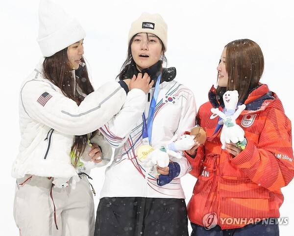 클로이김(왼쪽), 최가온(가운데). ⓒ연합뉴스