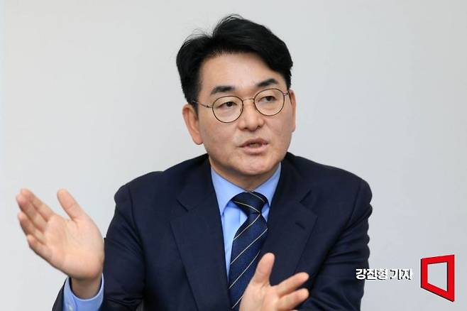 박용진 전 더불어민주당 의원이 12일 서울 여의도 파크원타워에서 인터뷰 하고 있다. 강진형 기자