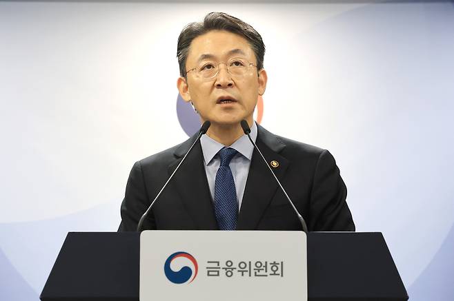 권대영 금융위원회 부위원장이 12일 서울 종로구 정부서울청사에서 부실기업의 신속·엄정 퇴출을 위한 상장폐지 개혁방안 관련 브리핑을 하고 있다. /뉴스1