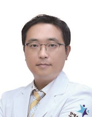 민슬기 연세스타병원 정형외과 원장 - 한림대 의대, 현 정형외과 전문의, 현 대한견주관절학회 평생회원, 전 영월의료원 정형외과 과장, 전 삼성서울병원 정형외과 견주관절 전임의