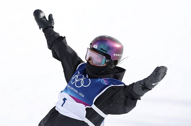 11일(현지시간) 이탈리아 리비뇨 스노파크에서 열린 2026 밀라노-코르티나담페초 동계올림픽 스노보드 여자 하프파이프 예선에 출전한 최가온이 경기를 펼치고 있다. 2026.2.11 연합뉴스