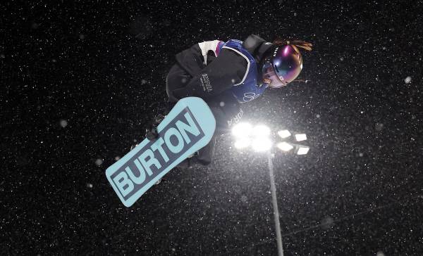 13일 이탈리아 리비뇨 스노파크에서 열린 2026 밀라노·코르티나담페초 동계올림픽 스키 스노보드 여자 하프파이프 결선에서 최가온이 연기를 펼치고 있다. 연합뉴스