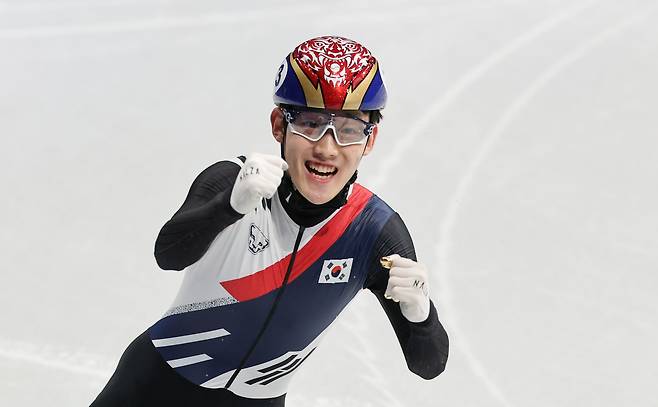 Rim Jong-un expresses joy after securing the bronze medal in the men’s 1,000-meter short-track speed skating final at the 2026 Milan-Cortina Winter Olympics on Feb. 12. [KIM JONG-HO]