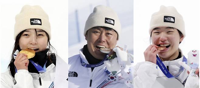 2026 밀라노·코르티나담페초 동계 올림픽 설상 종목에서 메달을 획득한 최가온·김상겸·유승은(왼쪽부터)이 시상식 후 포즈를 취하고 있다. /사진=뉴스1, 뉴시스