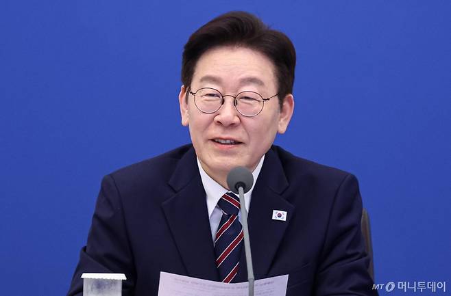 [서울=뉴시스] 최동준 기자 = 이재명 대통령이 12일 청와대에서 열린 수석보좌관회의에서 발언하고 있다. 2026.02.12. photocdj@newsis.com /사진=류현주