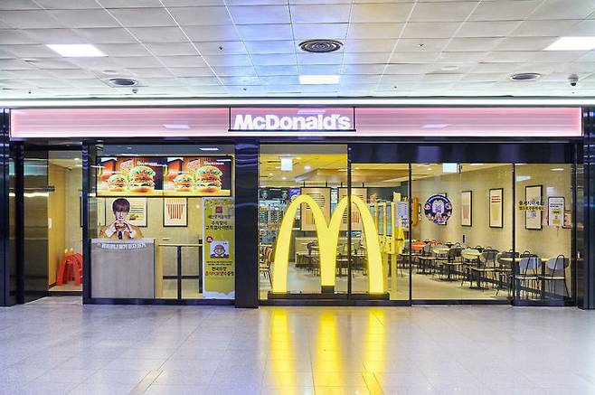 [서울=뉴시스] 맥도날드 서울역점 매장 전경. (사진=한국맥도날드 제공)  *재판매 및 DB 금지