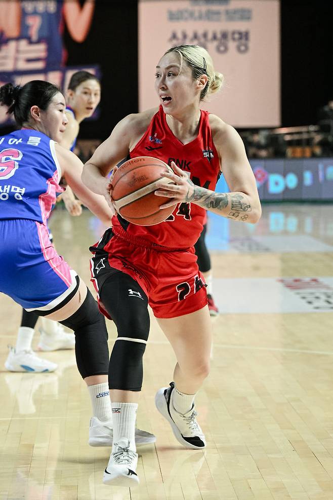 [서울=뉴시스] 여자프로농구 부산 BNK의 김소니아. (사진=WKBL 제공)