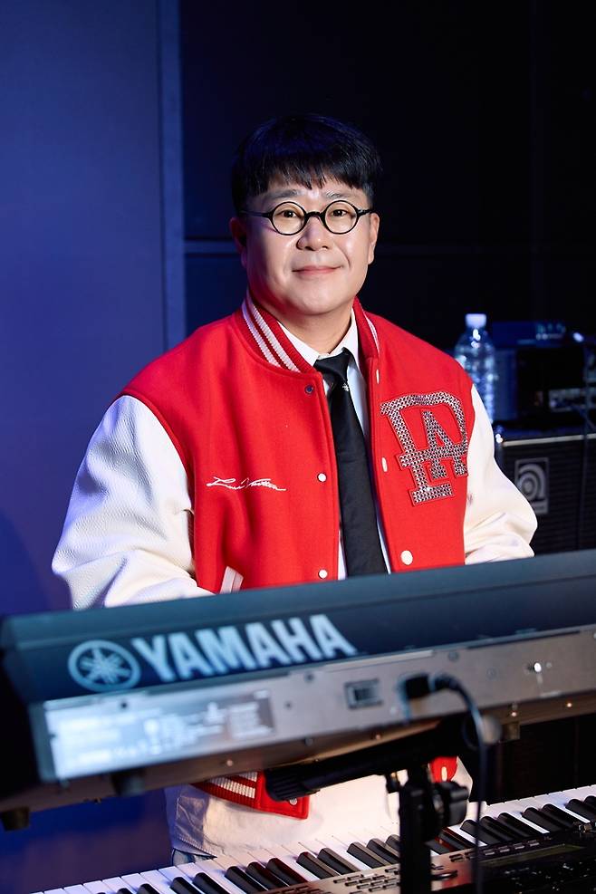 아묻따밴드 키보드 조영수. 넥스타엔터테인먼트 제공