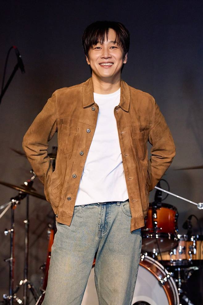 아묻따밴드 객원 보컬 차태현. 넥스타엔터테인먼트 제공