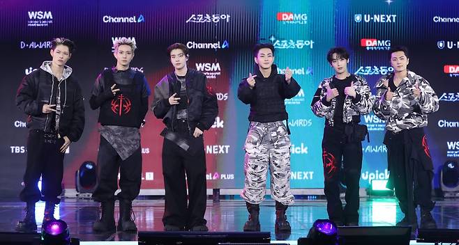 제2회 디 어워즈에서 6관왕을 수상한 엔하이픈.