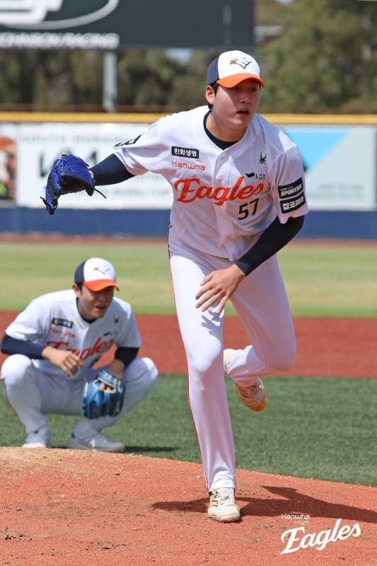 ▲ 조동욱은 비시즌 고강도 웨이트트레이닝을 성실히 하며 구위가 더 좋아졌다는 평가를 받는다 ⓒ한화이글스