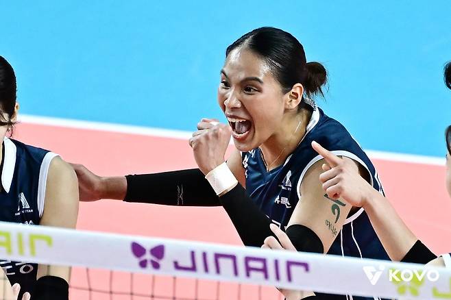 한국도로공사의 아시아쿼터 선수 타나차(중앙) [한국배구연맹 제공. 재판매 및 DB 금지]