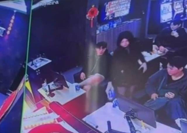 롯데자이언츠 일부 선수가 대만에 있는 불법 도박장에 출입한 것으로 드러났다. /뉴시스·온라인 커뮤니티