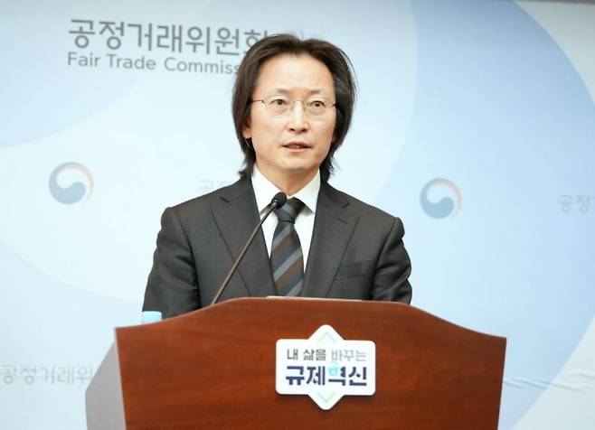 3개 설탕 제조판매 사업자의 부당한 공동행위에 대한 건에 대한 브리핑을 하고 있는 주병기 공정위원장. 공정위.
