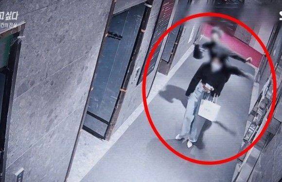 부산 돌려차기 사건 가해자 이모씨가 피해자 김모씨를 공격하는 모습. SBS '그것이 알고싶다' 캡처