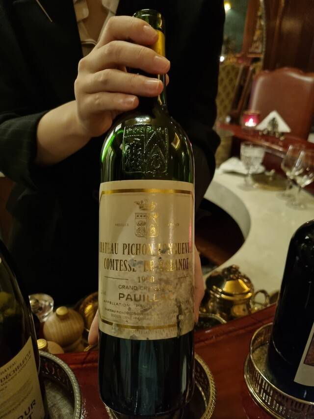 2023년 9월 서울 ‘살롱 뒤 부케’에서 시음한 샤토 피숑 롱그빌 콩테스 드 라랑드 1990 빈티지. 천호성 기자