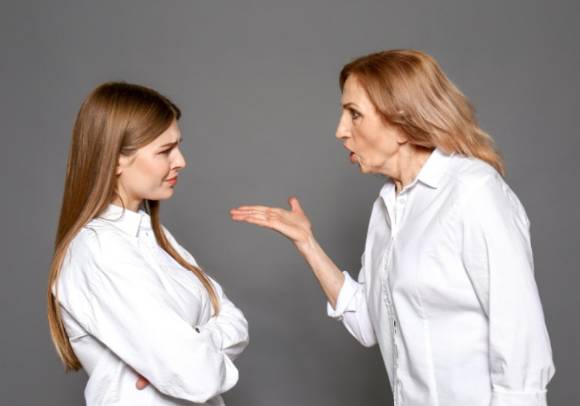 A씨는 시모의 반복된 요구로 지쳐 있는 상태라고 고백했다. 사진은 본 기사 내용과 무관.  [사진=Vocal Media]