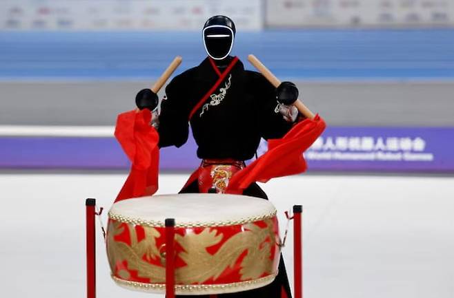 올 춘제(중국 음력 설)에 중국의 로봇 굴기가 다시 한번 세계 무대에 과시 될 전망이다. 중국의 대표 로봇 기업들이 춘제 갈라쇼(특집 공연) 준비에 주력하고 있다. 바이두 캡처