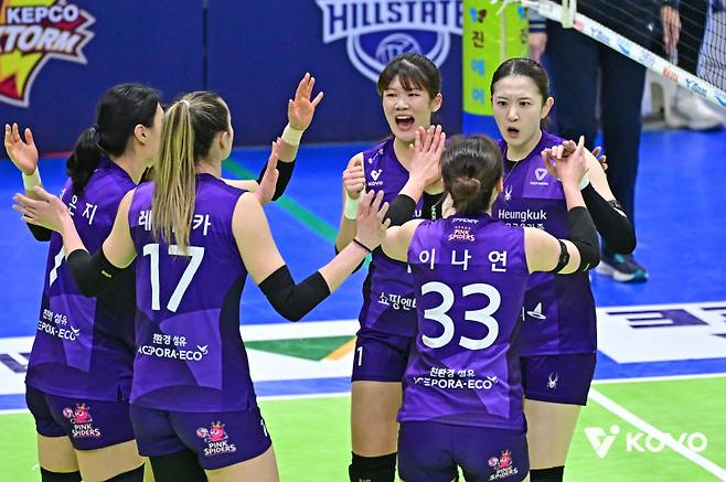 흥국생명 선수단. KOVO 제공