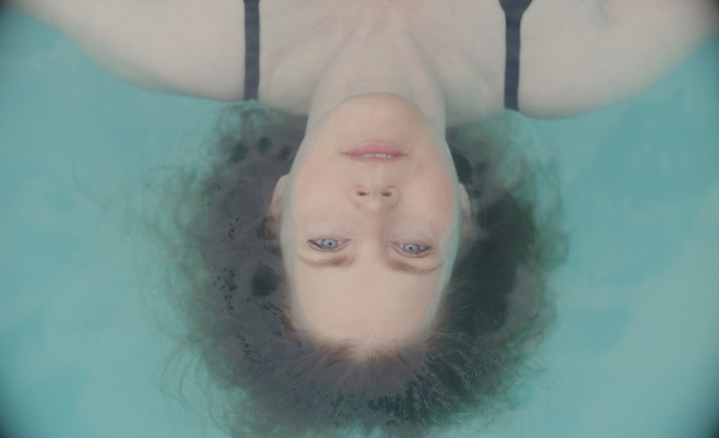 에이미 아담스가 출연하는 코르텔 무드루츠 감독의 ‘바닷가에서’.