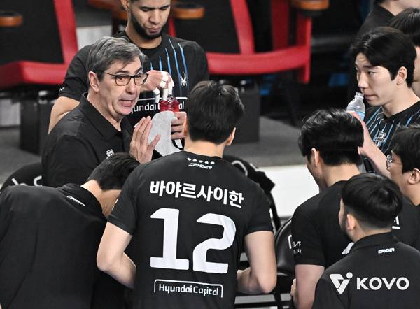 필립 블랑 감독이 이날 경기를 돌아봤다. 사진 제공= KOVO