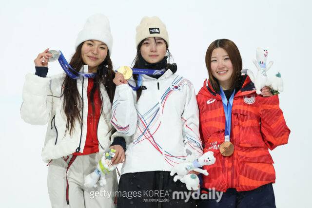 왼쪽부터 클로이 김, 최가온, 오노 미츠키./게티이미지코리아