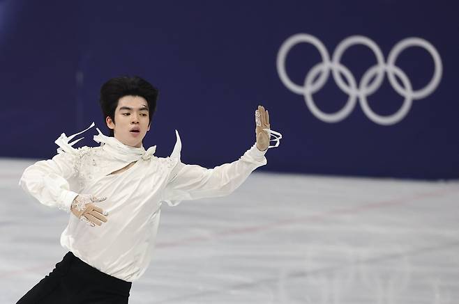 14일 이탈리아 밀라노 아이스스케이팅 아레나에서 열린 2026 밀라노·코르티나 동계올림픽 남자 싱글 프리 스케이팅에 출전한 차준환이 연기를 펼치고 있다. [연합]