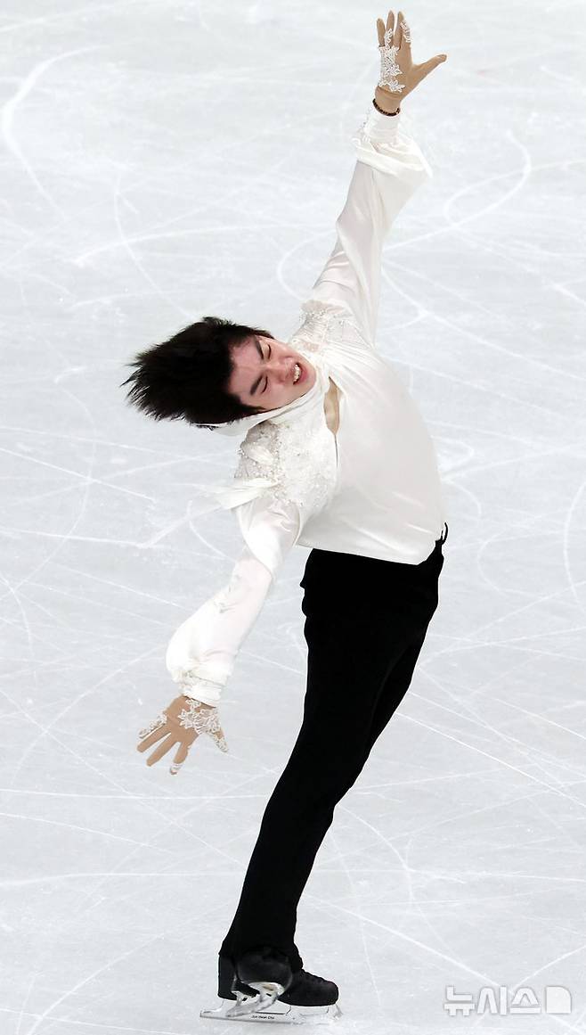 [밀라노=뉴시스] 박주성 기자 = 13일 (현지 시간) 이탈리아 밀라노 아이스 스케이팅 아레나 경기장에서 열린 2026 밀라노·코르티나담페초 동계올림픽 피겨스케이팅 남자 싱글 프리스케이팅에 출전한 차준환 선수가 연기를 하고 있다. 2026.02.14. park7691@newsis.com