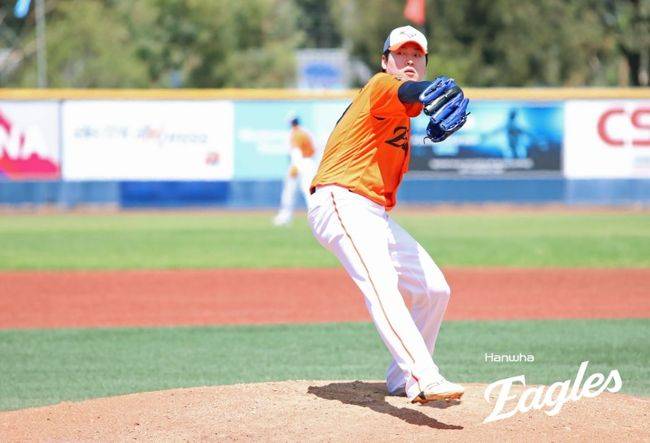 김경문 감독이 이끄는 한화 이글스는 14일 호주 멜버른 볼파크에서 멜버른 에이시스와의 두 번째 연습경기를 가졌다. 전날 첫 경기에서 젊은 선수들 위주로 등판해 2-6으로 졌고, 이날은 3안타에 그치며 1-4로 패배해 연습경기 2연패에 빠졌다. 한화 이글스