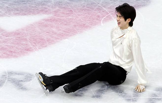 13일 (현지 시간) 이탈리아 밀라노 아이스 스케이팅 아레나 경기장에서 열린 2026 밀라노·코르티나담페초 동계올림픽 피겨스케이팅 남자 싱글 프리스케이팅에 출전한 차준환 선수가 연기를 마치고 있다. 뉴시스