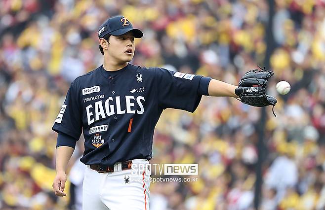 ▲ 문동주의 어깨 상태는 심각한 수준은 아니지만 결국 WBC 출전이 무산됐고, 개막전 정상 대기 여부도 지켜봐야 한다 ⓒ곽혜미 기자