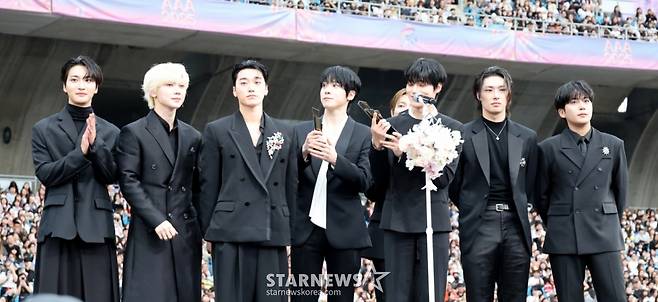 AAA 베스트 아티스트상 에이티즈가  6일 대만 가오슝 내셔널 스타디움에서 진행된 스타뉴스 주최 '10주년 아시아 아티스트 어워즈 2025(10th Anniversary Asia Artist Awards 2025, '10주년 AAA 2025')에서 수상소감을 전하고 있다. 2025.12.06 /사진=강영조 cameratalks@