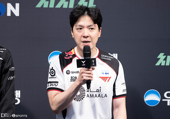 T1 '꼬마' 김정균 감독