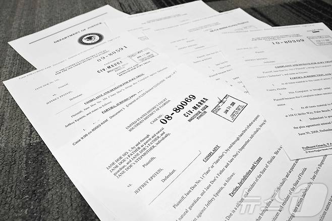 미국 법무부가 지난해 12월 19일(현지시간) 제프리 엡스타인 사건에 대한 수사 기록을 공개했다. 법원 문서 사진. 2025.12.19 ⓒ AFP=뉴스1