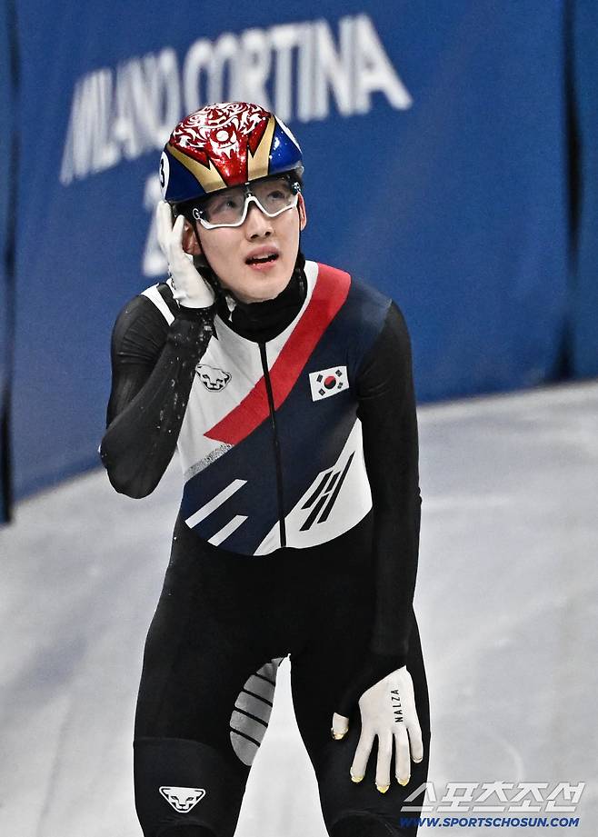 15일(한국시간) 이탈리아 밀라노 아이스스케이팅 아레나에서 쇼트트랙 남자 1500m 예선이 열렸다. 코너 싸움 벌이다 탈락한 임종언. 밀라노(이탈리아)=송정헌 기자songs@sportschosun.com/2026.02.15/