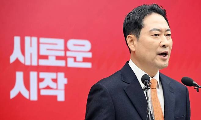 국민의힘 장동혁 대표가 7일 서울 여의도 중앙당사에서 당 쇄신안을 발표하고 있다. 공동취재사진