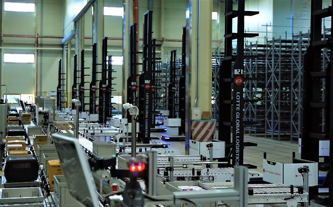 롯데글로벌로지스 이천자동화센터 작업전경. 롯데글로벌로지스 제공