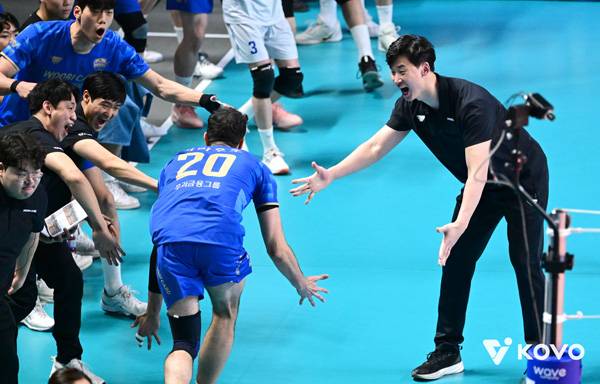 우리카드는 이날 승리로 봄 배구 희망을 이어갔다. 사진 제공= KOVO