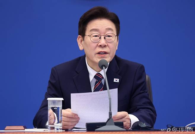 [서울=뉴시스] 최동준 기자 = 이재명 대통령이 12일 청와대에서 열린 수석보좌관회의에서 발언하고 있다. 2026.02.12. photocdj@newsis.com /사진=류현주