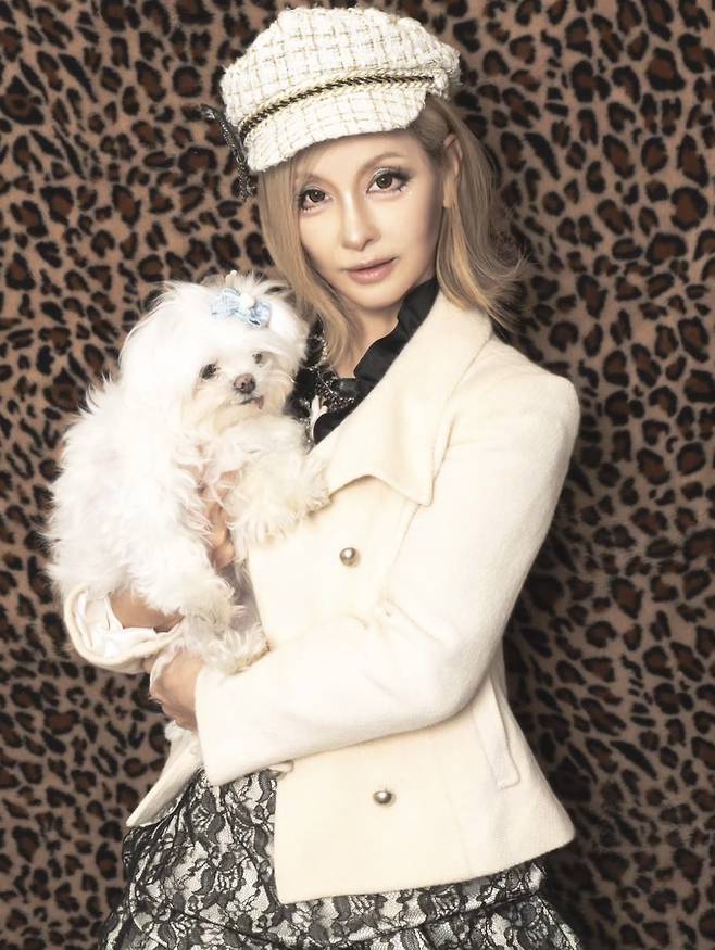 지난 13일 갸루 메이크업을 한 모습을 공개한 이미숙. 이미숙 SNS