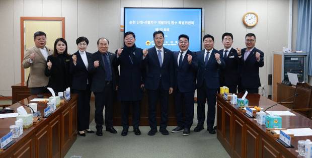 순천지역 전남도의원들을 중심으로 전남도의회가 지난해 12월 16일 열린 제395회 제2차 정례회에서 순천 신대·선월지구 개발이익 환수 특별위원회 구성 결의안을 의결하고 있다. 사진 제공=전남도의회