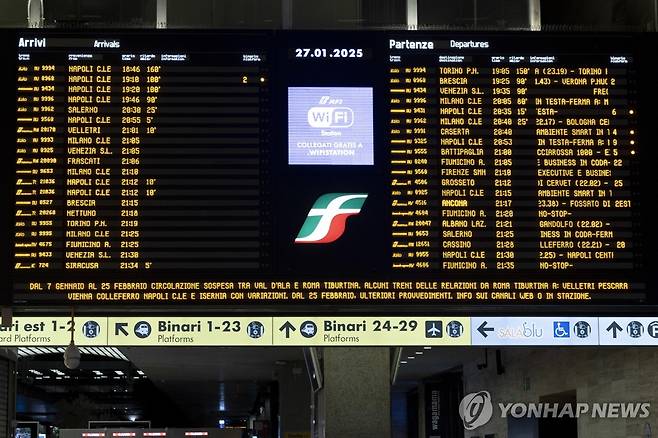 로마 테르미니역 철도 상황판 [EPA 연합뉴스 자료사진. 재배포 및 DB 금지]