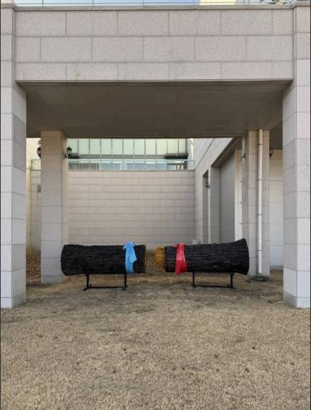 전북도립미술관 야외정원 프로젝트 ‘남쪽으로 지는 해’ 전시 모습/사진=전북도립미술관 제공