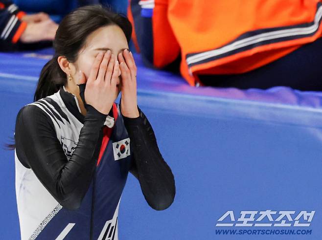 16일 이탈리아 밀라노 스피드스케이팅 아레나에서 열린 밀라노동계올림픽 쇼트트랙 여자 1000m 결승전. 동메달 획득 후 눈물 흘리는 김길리. 밀라노(이탈리아)=송정헌 기자songs@sportschosun.com/2026.02.16/