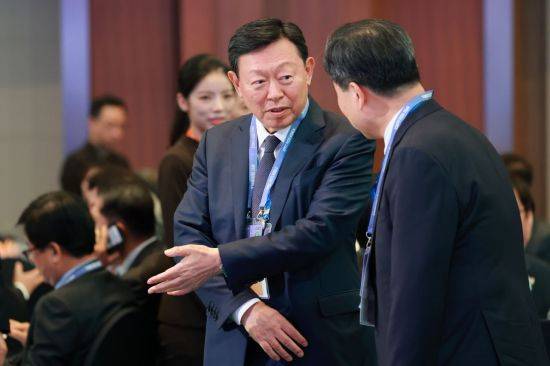 학창 시절 스키 선수로 활동한 신동빈 롯데그룹 회장은 한국 스키·스노보드의 발전을 위해 적극적인 지원을 했다. 연합뉴스