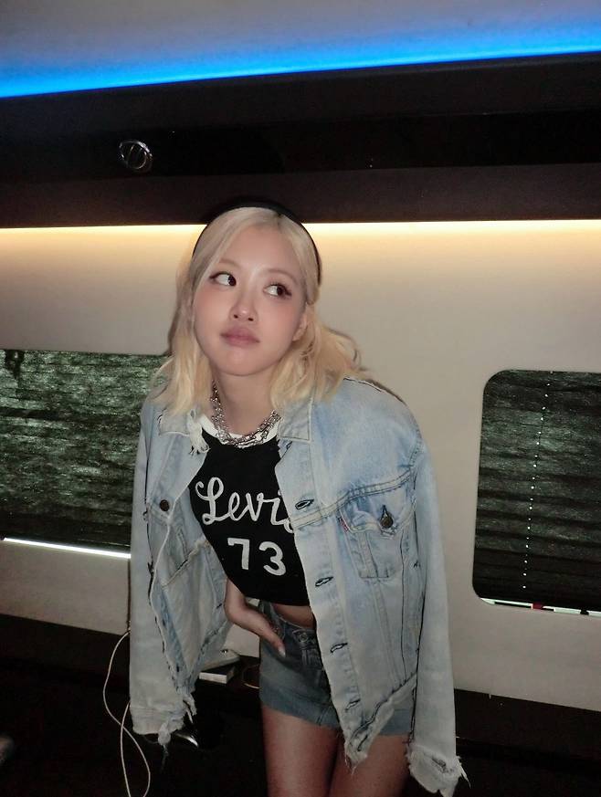 로제의 청청 룩. 인스타그램 @roses_are_rosie